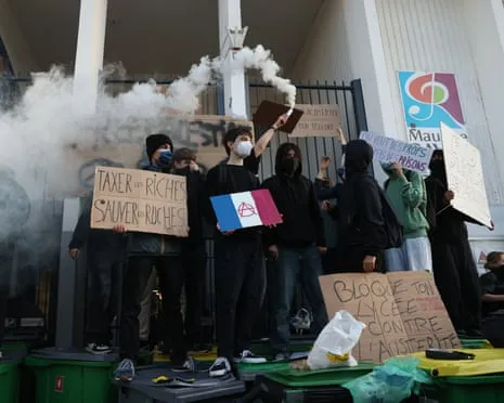 New France's PM Faces Intense Scrutiny as Countrywide Strikes Disrupt Schools and Transport